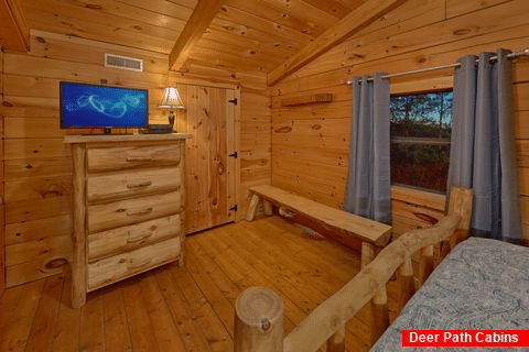 2 Bedroom Private Cabin with Deck and Views - The Waterlog