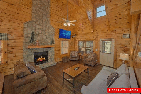 Cozy 4 Bedroom cabin with Fireplace - Fishin Hole