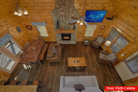 Rustic 4 bedroom cabin with Fireplace - Fishin Hole