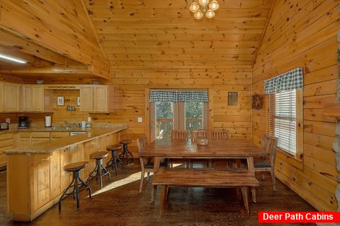 Family size dining room in 4 bedroom cabin - Fishin Hole