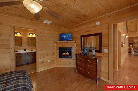 Premium cabin with 5 Master bedrooms and baths - A Spectacular View to Remember