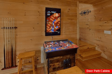 Luxurious 5 bedroom cabin with Arcade Games - A Spectacular View to Remember