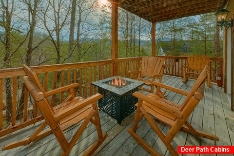 2 Bedroom Cabin with Resort Pool and Picnic Area - Almost Heaven