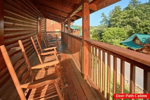 2 Bedroom Cabin with Rocking chairs and Swing - Lookin Up