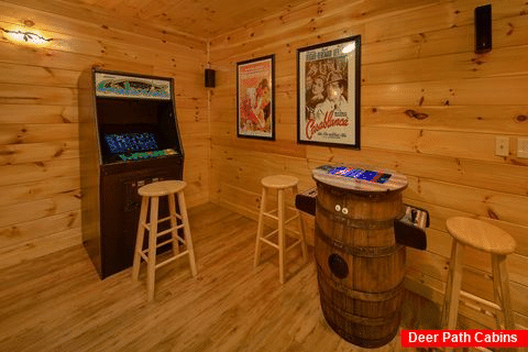 Spacious Cabin with Theater Area and Game Room - Eagle's Crest