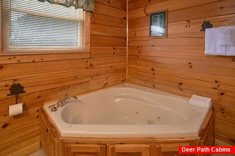 Cabin with 2 Relaxing Jacuzzi Tubs - Lasting Impression