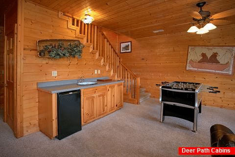 Cabin with Game Room, Kitchenette and Pool Table - Lasting Impression