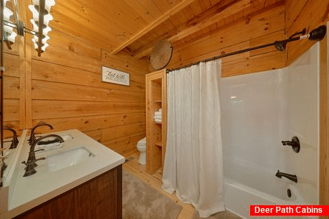 2 Bedroom 2 Bath Cabin sleeps 6 - Eagle's Crest